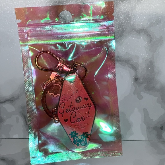 GETAWAY CAR KEY CHAIN TS THEMED KEYCHAIN - Picture 5 of 12